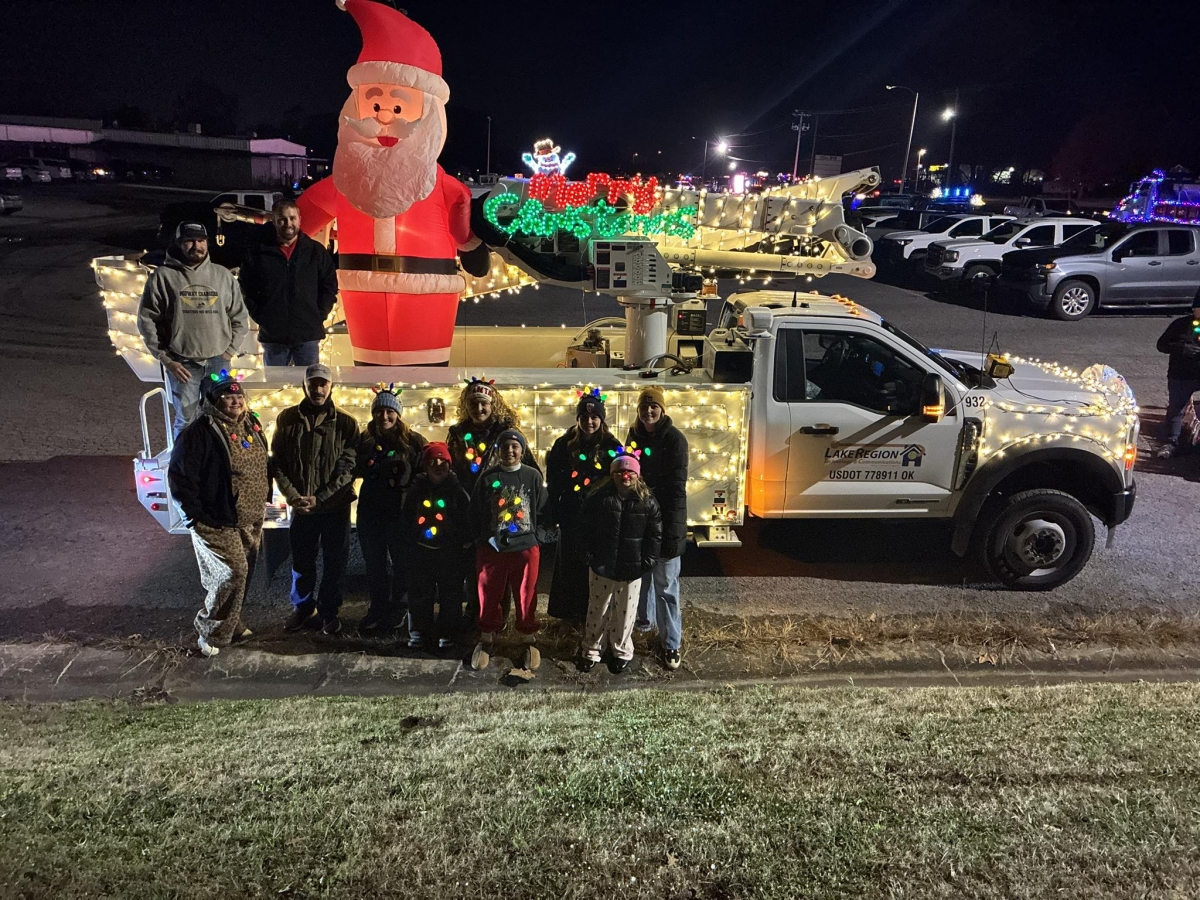 Lake Region Helps Spread Holiday Cheer in Hulbert and Fort Gibson